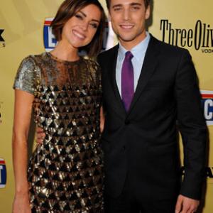 Dustin Milligan and Jessica Stroup at event of Extract (2009)