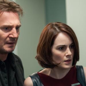 Still of Liam Neeson and Michelle Dockery in NonStop 2014
