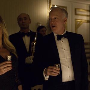 Adrienne Nelson RUSSIAN WOMAN and Reed Birney BLYTHE in Chapter 29 House of Cards Season 3