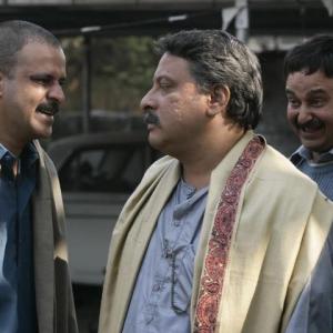 Still of Manoj Bajpayee, Tigmanshu Dhulia and Piyush Mishra in Gangs of Wasseypur (2012)