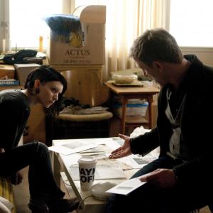 Still of Daniel Craig and Rooney Mara in Mergina su drakono tatuiruote (2011)