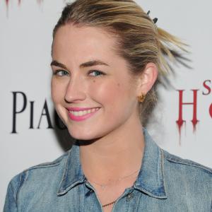Amanda Hearst at event of Silent House 2011