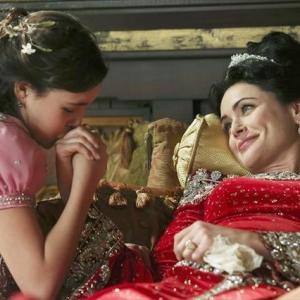 Still of Rena Sofer and Bailee Madison in Once Upon a Time (2011)
