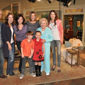 Hot In Cleveland Cast Betty White Valerie Bertinelli Max Charles Caitlin Charmichael Jane LeevesWendie Malick Gregory Harrison Mandy June Turpan