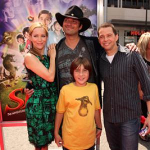 Jon Cryer, Robert Rodriguez, Leslie Mann and Rebel Rodriguez at event of Shorts (2009)