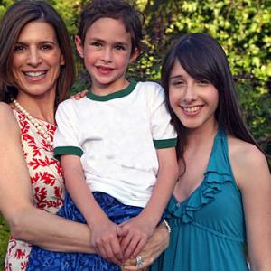 Cassidy Lehrman with Perrey Reeves and Lucas Ellin on set of Entourage