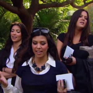 Still of Kourtney Kardashian, Kim Kardashian West and Khloé Kardashian in Keeping Up with the Kardashians (2007)