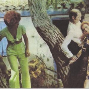 Pari Leventi in green and Anna Fonsou in  Proud Eagles 1972