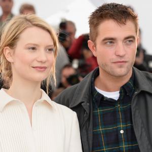 Robert Pattinson and Mia Wasikowska at event of Maps to the Stars (2014)