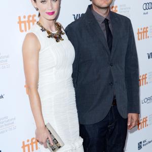 Emily Blunt and Dante Ariola at event of Arthur Newman 2012