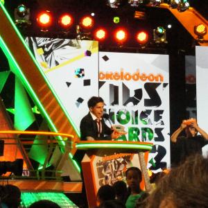 Presenting an award  Nickelodeon Kids Choice Awards 2013