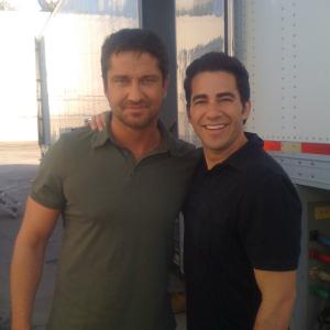 Gerard Butler & Ryan Surratt on the set of The Ugly Truth