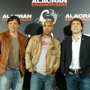 Javier Bardem, Carlos Bardem and Santiago Zannou in Alacrán enamorado (2013)