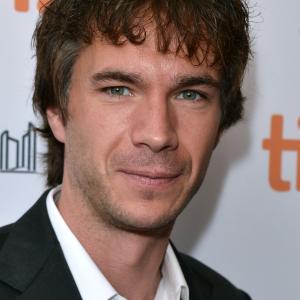 James D'Arcy at event of Debesu zemelapis (2012)