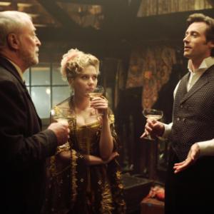 Still of Michael Caine, Hugh Jackman and Scarlett Johansson in Prestizas (2006)