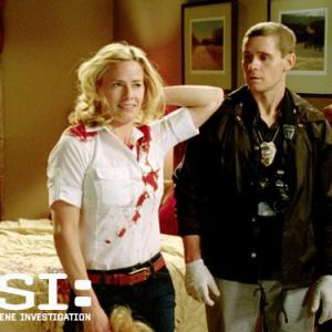 Still of Elisabeth Shue and Kinsey McLean in CSI kriminalistai (2000)