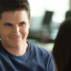 Still of Robbie Amell in The DUFF 2015