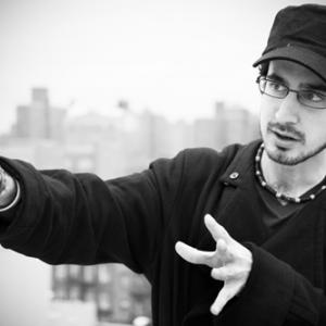 Jorge Valdés-Iga, directing a scene, NY, 2009.