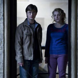 Still of Daniel Radcliffe and Evanna Lynch in Haris Poteris ir mirties relikvijos. 2 dalis (2011)