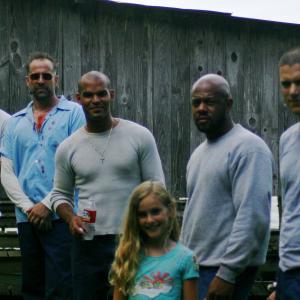 Carlisle with Amaury Nolasco, Peter Storemare, Rockmond Dunbar, Dominic Purcell, and Wentworth Miller on Prison Break set