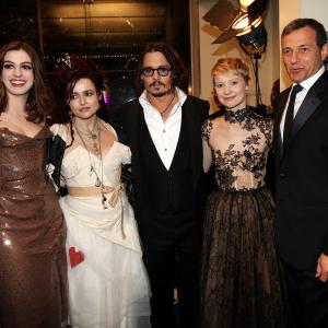 Johnny Depp, Helena Bonham Carter, Anne Hathaway, Mia Wasikowska and Robert A. Iger at event of Alisa stebuklu salyje (2010)