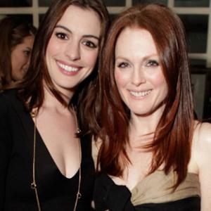 Julianne Moore and Anne Hathaway at event of A Single Man (2009)