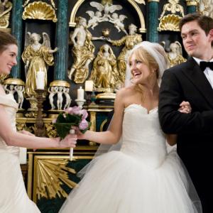Still of Anne Hathaway Kate Hudson and Steve Howey in Bride Wars 2009