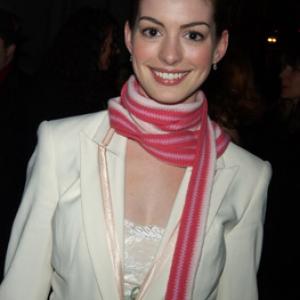 Anne Hathaway at event of Ziedu Valdovas: Dvi tvirtoves (2002)