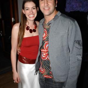 Anne Hathaway and Joey Fatone at event of Sex and the City 1998