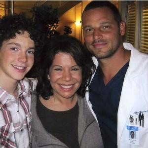 Jarrod with his mom Susan Slome and his surgeon Justin Chambers on Greys Anatomy set Sept 9 2010