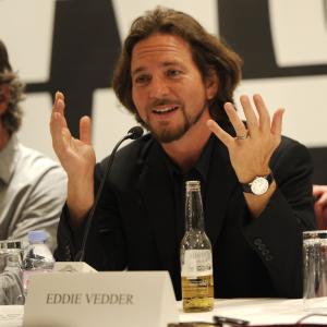 Eddie Vedder and Pearl Jam at event of Pearl Jam Twenty (2011)
