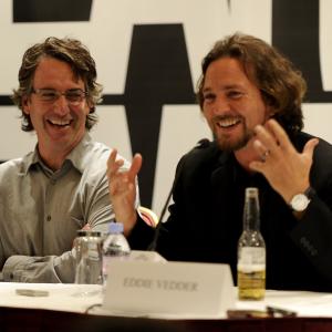 Stone Gossard, Eddie Vedder and Pearl Jam at event of Pearl Jam Twenty (2011)