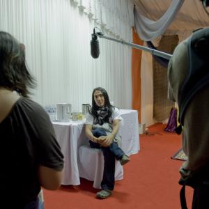Ramona Diaz interviewing Arnel Pineda in Manila