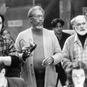 Still of Morgan Freeman, Keanu Reeves, Rachel Weisz and Krzysztof Pieczynski in Chain Reaction (1996)