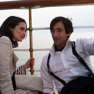 Still of Rachel Weisz and Adrien Brody in The Brothers Bloom 2008