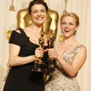 Reese Witherspoon and Rachel Weisz at event of The 78th Annual Academy Awards (2006)