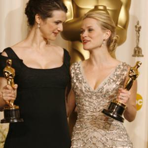 Reese Witherspoon and Rachel Weisz at event of The 78th Annual Academy Awards 2006