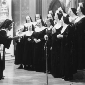 Still of Whoopi Goldberg and Kathy Najimy in Sister Act 1992
