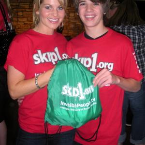 Brandon & Candace Cameron-Bure at SKIP DAY 2010. This event was for Skip1.org & they packed bags for the homeless to distribute.