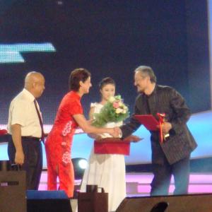 Changchun Film Festival 2008 presenting Best Director Award to Xu Geng for 'Heart of Ice'