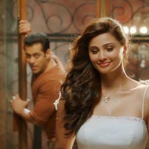 Still of Salman Khan and Daisy Shah in Jai Ho (2014)