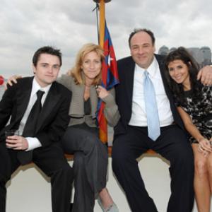 James Gandolfini, Edie Falco, Robert Iler and Jamie-Lynn Sigler