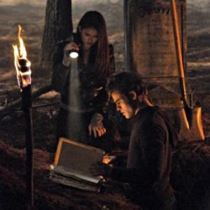 Still of Paul Wesley and Nina Dobrev in Vampyro dienorasciai (2009)