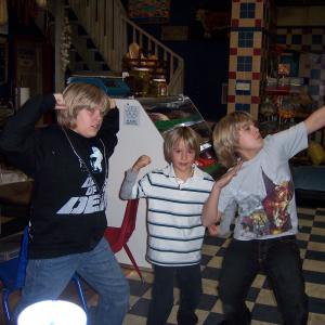 Alec Gray with Dylan and Cole Sprouse on set of Suite Life of Zack and Cody