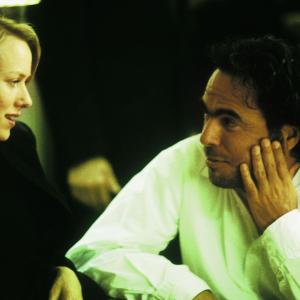 Still of Alejandro González Iñárritu and Naomi Watts in 21 gramas (2003)
