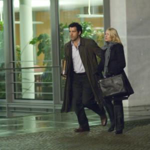 Still of Clive Owen and Naomi Watts in The International 2009