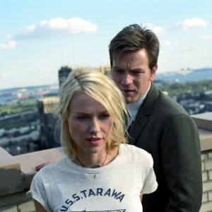 Still of Ewan McGregor and Naomi Watts in Stay (2005)