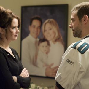 Still of Bradley Cooper and Jennifer Lawrence in Optimisto istorija 2012