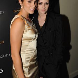 Kristen Stewart and Nikki Reed at event of Jaunatis (2009)