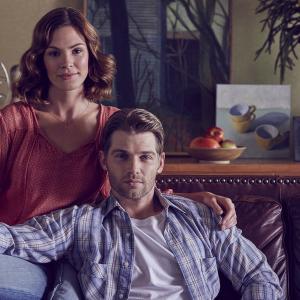 Still of Mike Vogel and Daisy Betts in Childhood's End (2015)